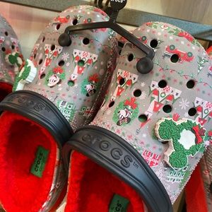 2019 disney christmas crocs